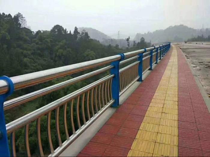 煙臺芝罘區只楚路不銹鋼護欄