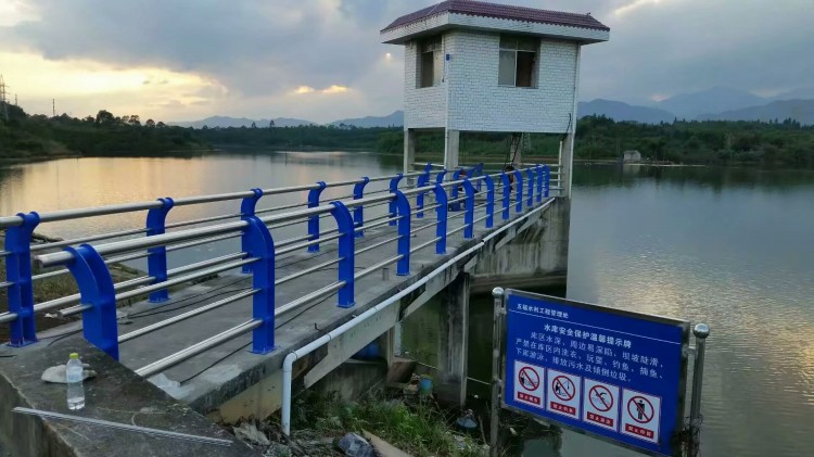 橋梁護欄